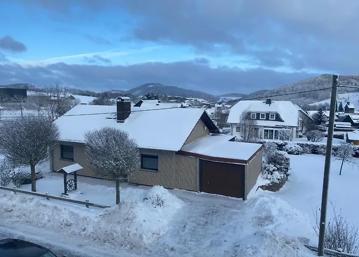 Ueber Dem Dorfe Rattlar