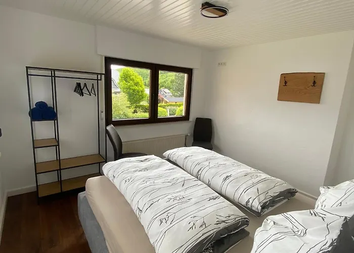 Ueber Dem Dorfe Rattlar